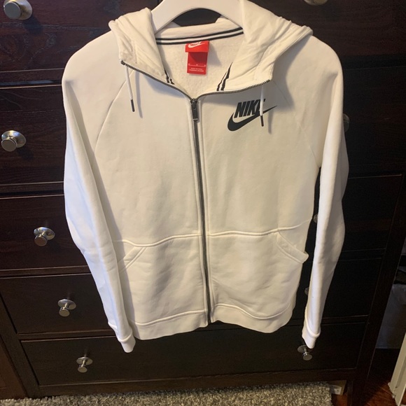 Nike Tops - Nike sweater